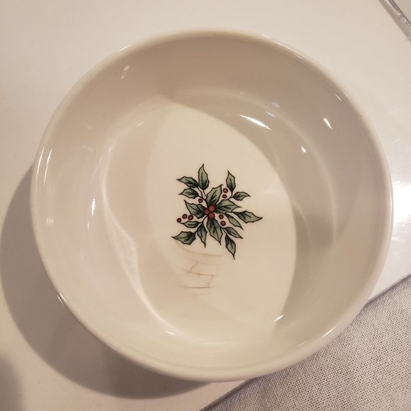 CHRISTMAS TREE TRINKET CANDY DISH with LID - PRESENTS & MISTLETOE - NIKKO JAPAN - Picture 3 of 7